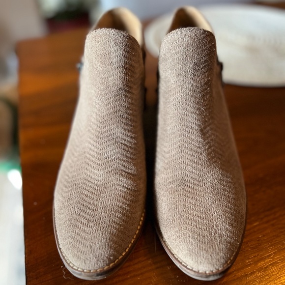 Lucky Brand Women’s Ankle Booties - Picture 2 of 4